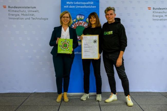Umweltzeichen Verleihung durch Ministerin Leonore Gewessler (an Susanne und Gerald Schaaf